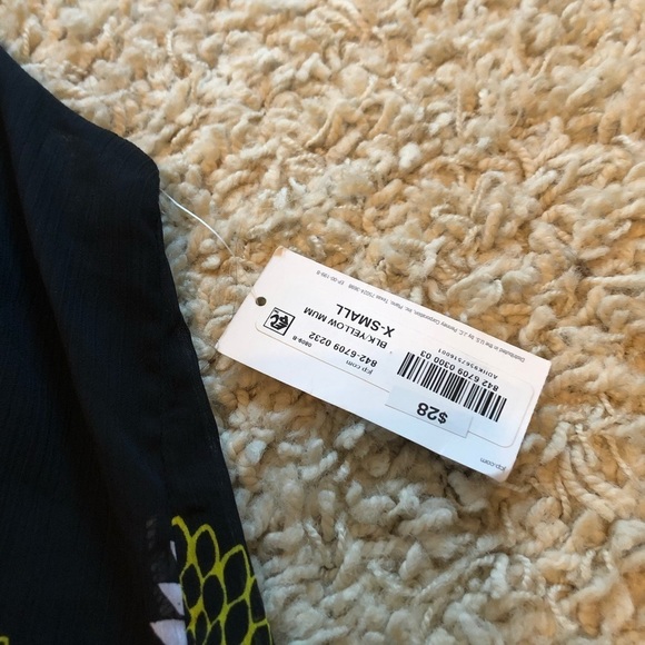 𝅺New with tags Ana blouse - Picture 3 of 8